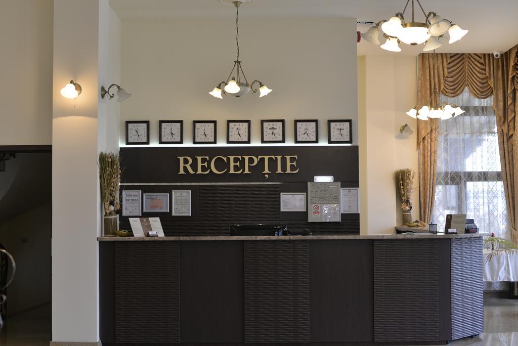 Hotel Miky Arad Exteriör bild