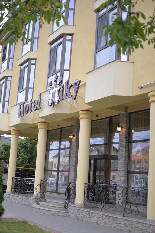 Hotel Miky Arad Exteriör bild