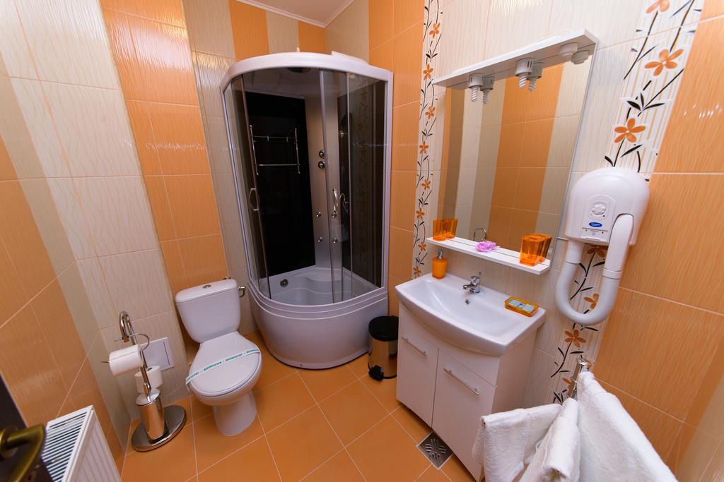 Hotel Miky Arad Rum bild