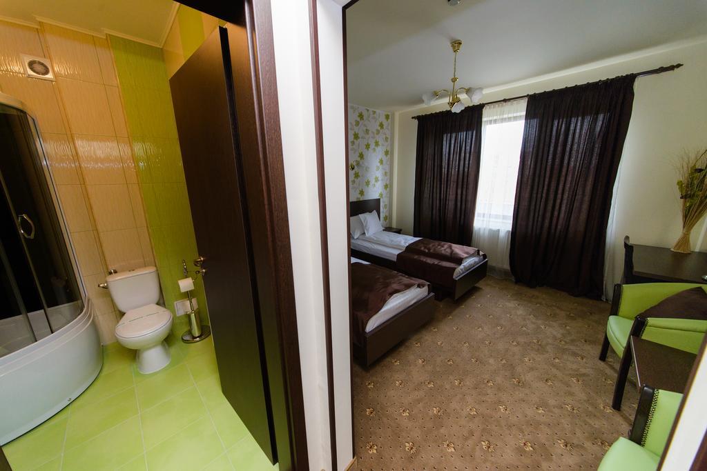 Hotel Miky Arad Rum bild